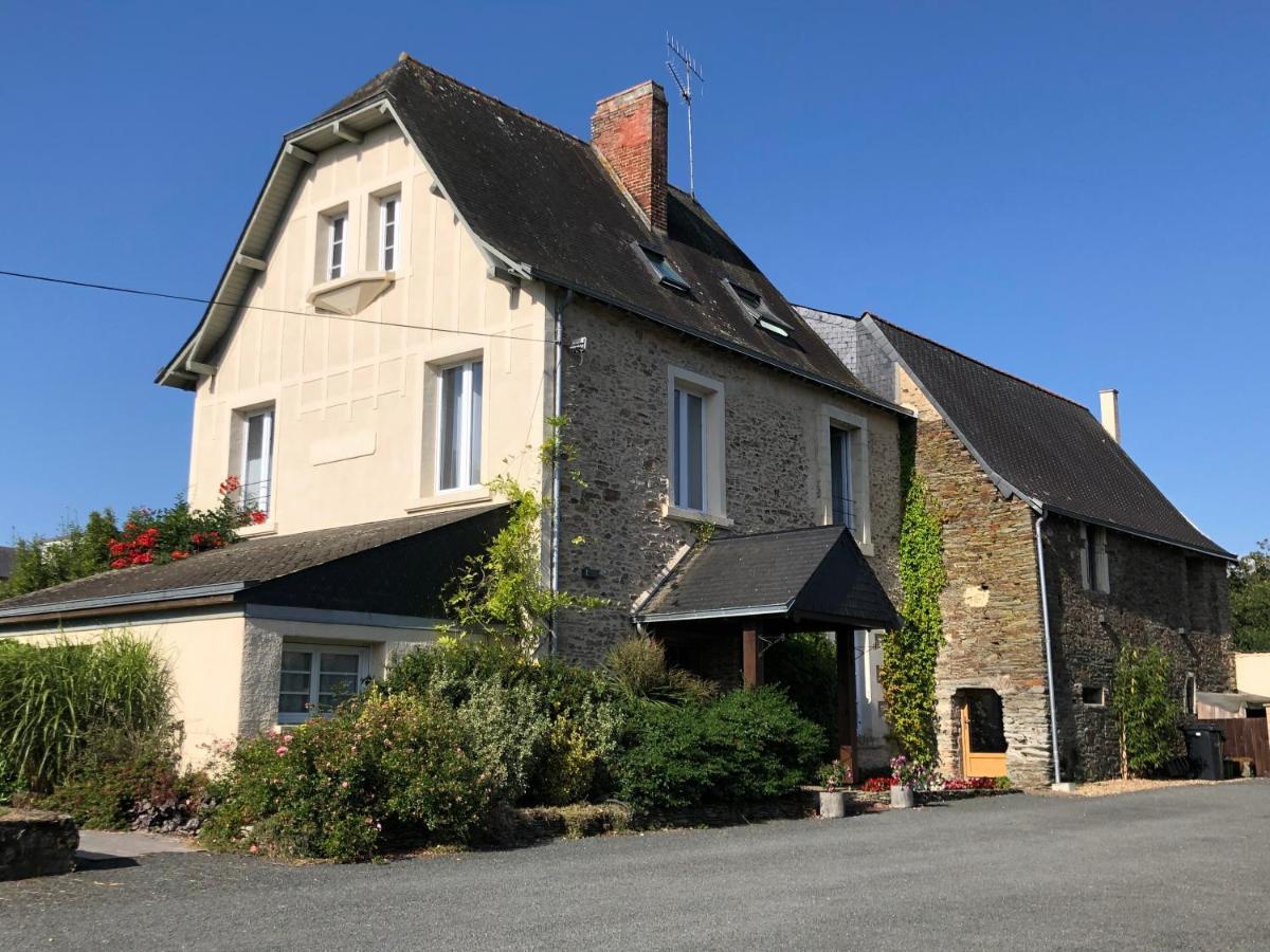 Le Manoir De La Vieille Douve Bed and Breakfast Bourg-d'Ire Esterno foto