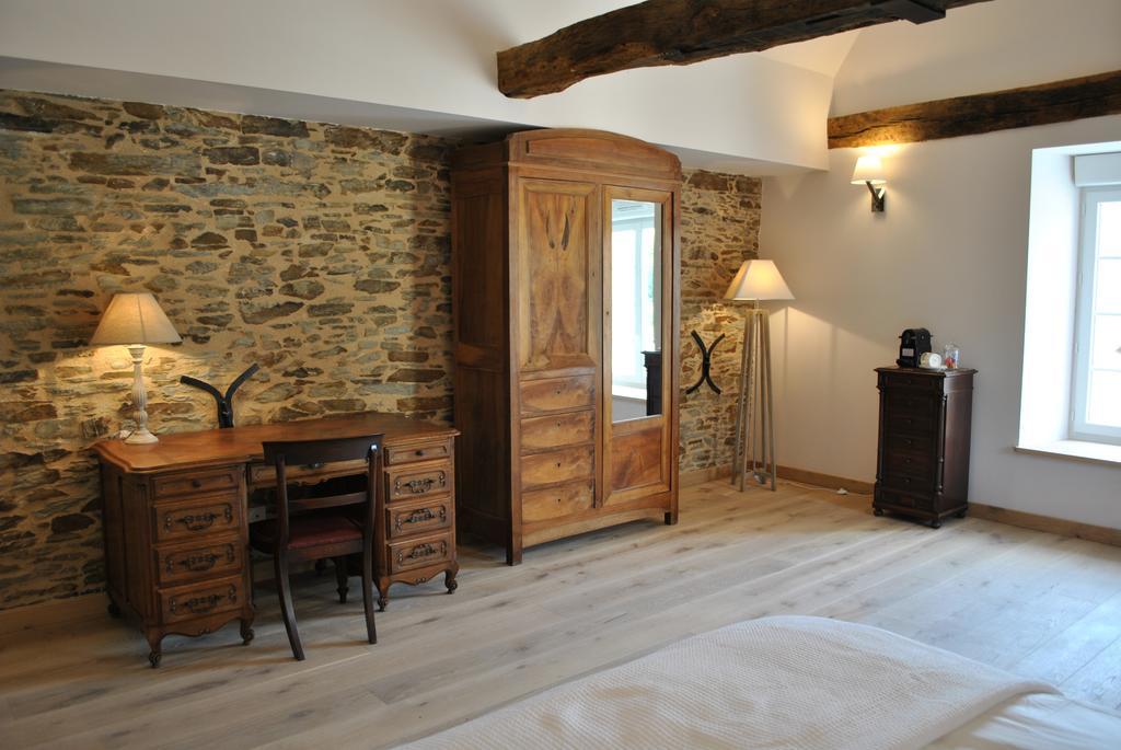 Le Manoir De La Vieille Douve Bed and Breakfast Bourg-d'Ire Camera foto