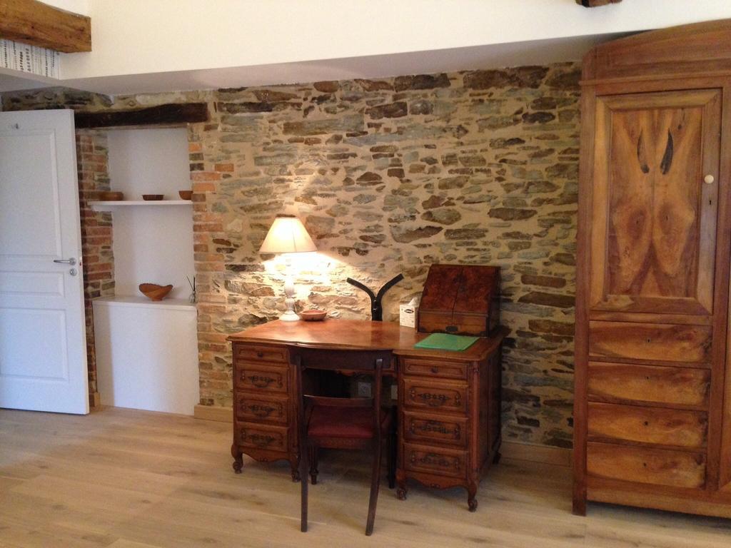 Le Manoir De La Vieille Douve Bed and Breakfast Bourg-d'Ire Camera foto