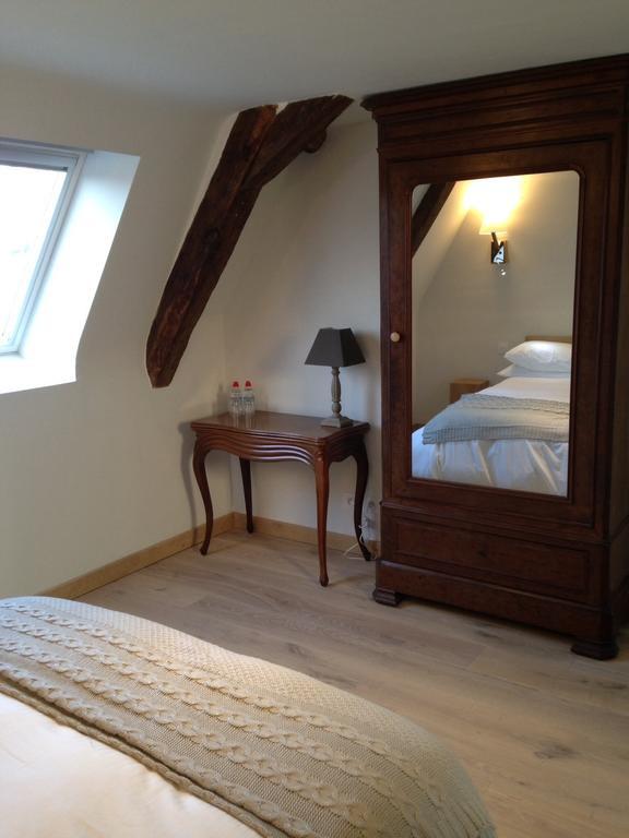 Le Manoir De La Vieille Douve Bed and Breakfast Bourg-d'Ire Camera foto