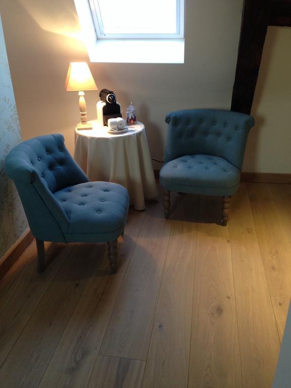 Le Manoir De La Vieille Douve Bed and Breakfast Bourg-d'Ire Camera foto