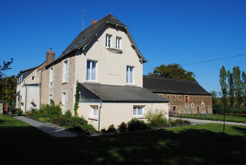 Le Manoir De La Vieille Douve Bed and Breakfast Bourg-d'Ire Esterno foto